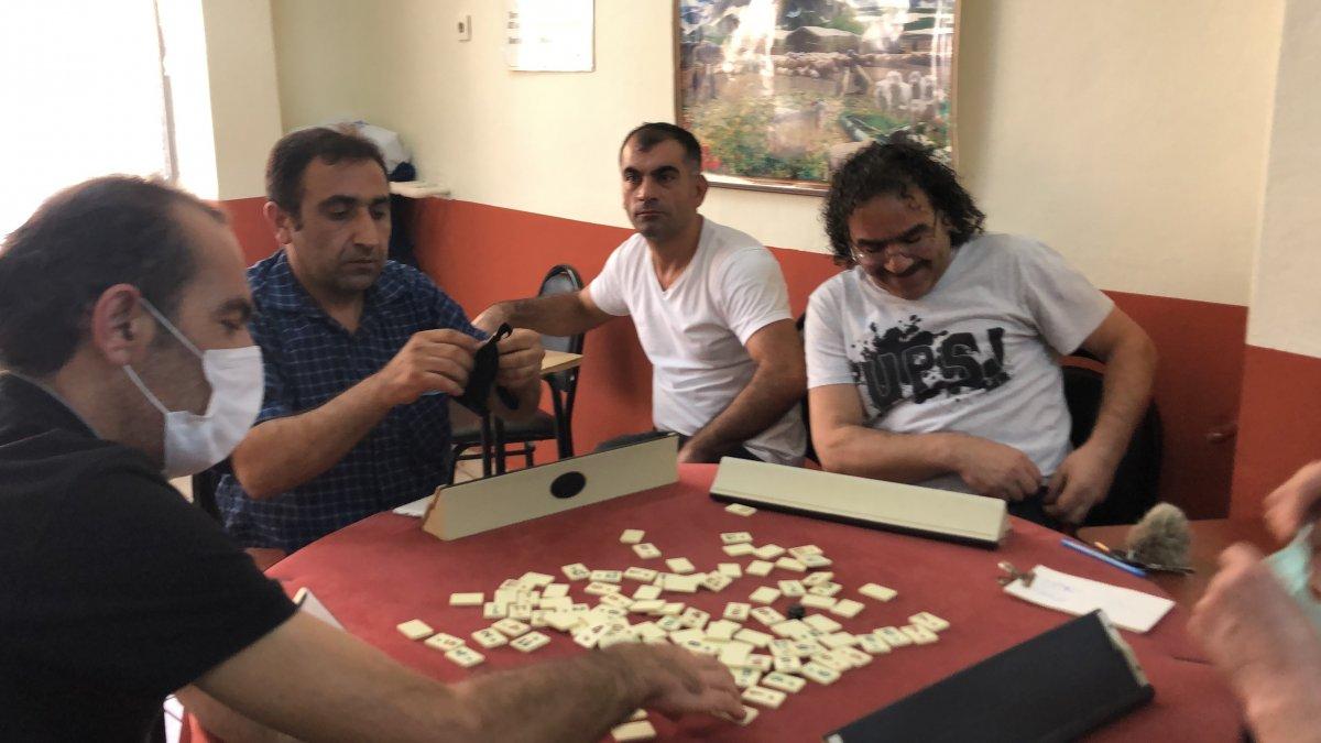 Esenyurt polisi 37 kişiyi okey masasında yakaladı