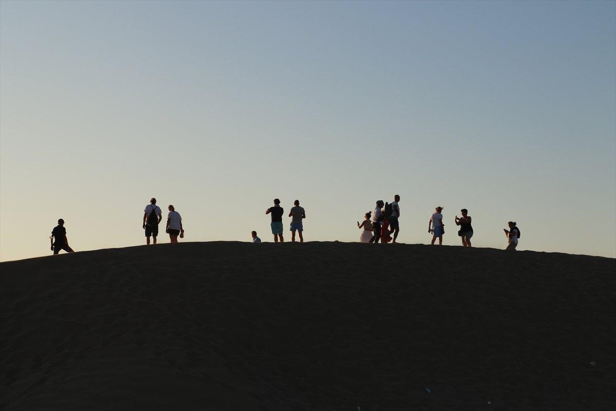 Turistler, Patara'nın kum tepelerinde çöl deneyimi yaşıyor