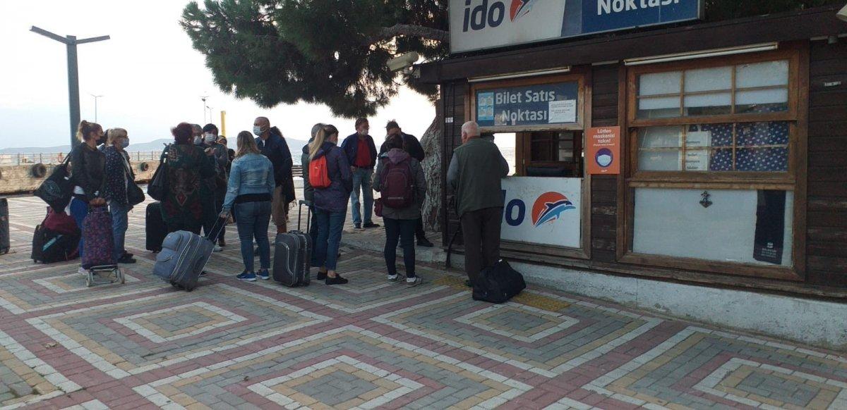 Avşa-İstanbul seferi yapan deniz otobüsü, fırtınaya yakalandı