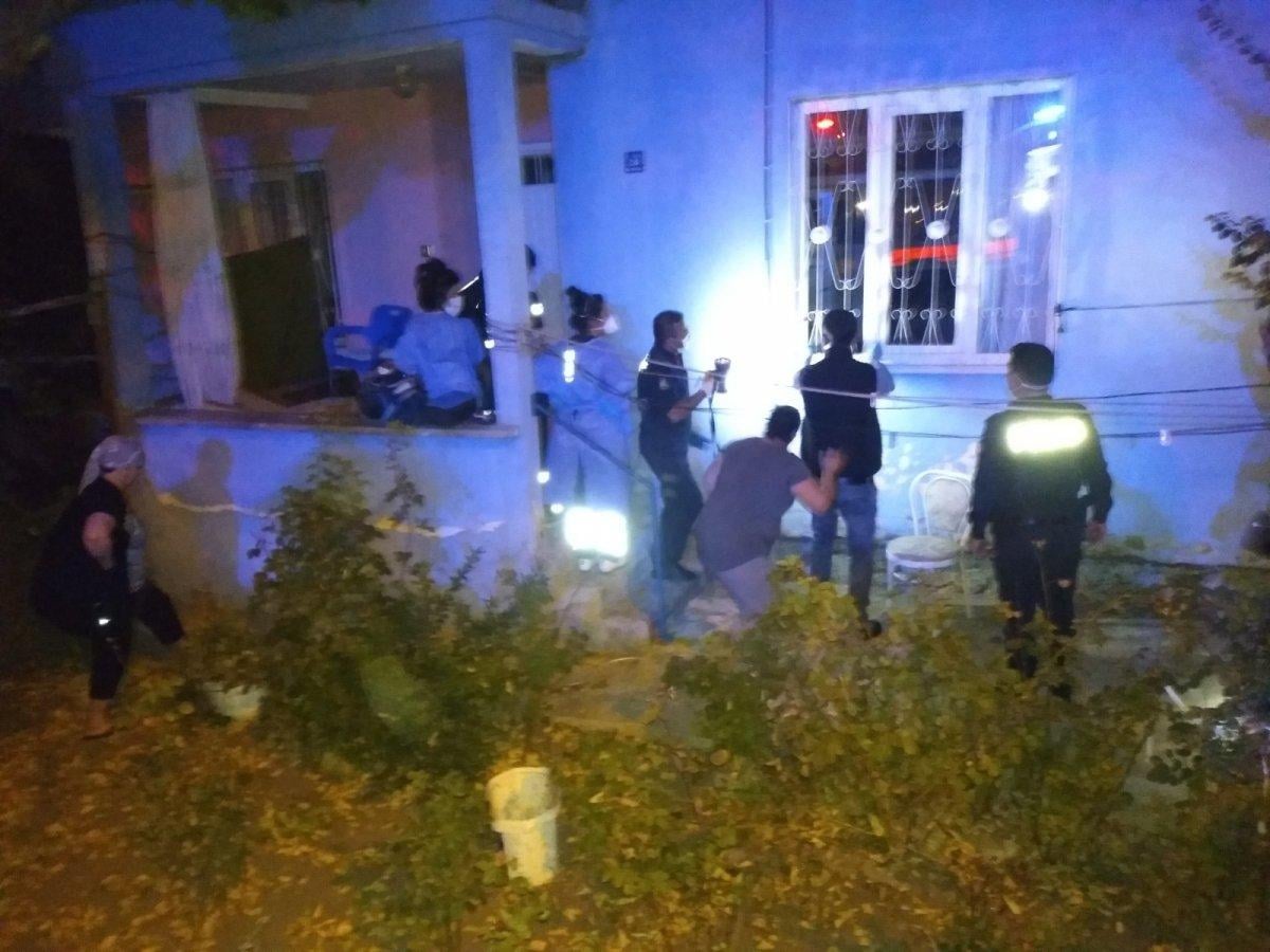 Çorum'da yaşlı kadını kurtarmak için camı kırıp içeri girdiler