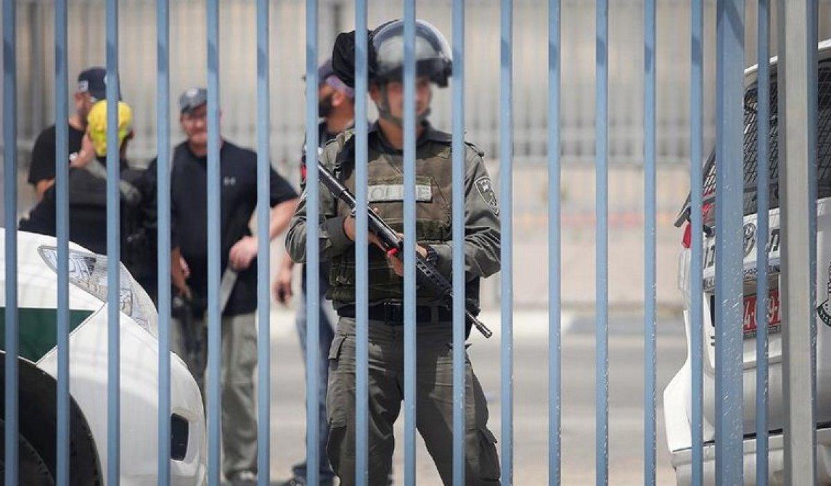 İsrail, açlık grevindeki Filistinlileri tek kişilik hücrelere atıyor