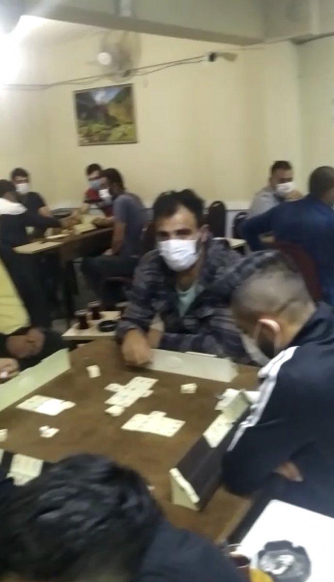 Esenyurt polisi 37 kişiyi okey masasında yakaladı