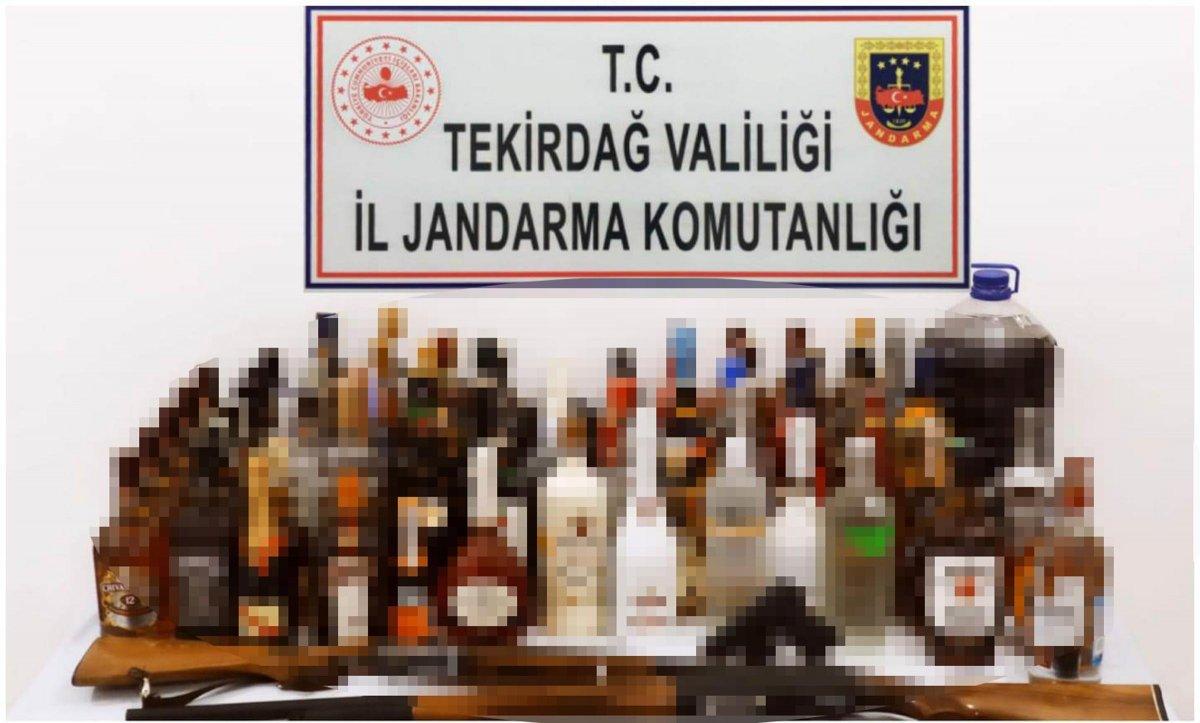 Tekirdağ'da çiftlikte 1 ton sahte içki ele geçirildi