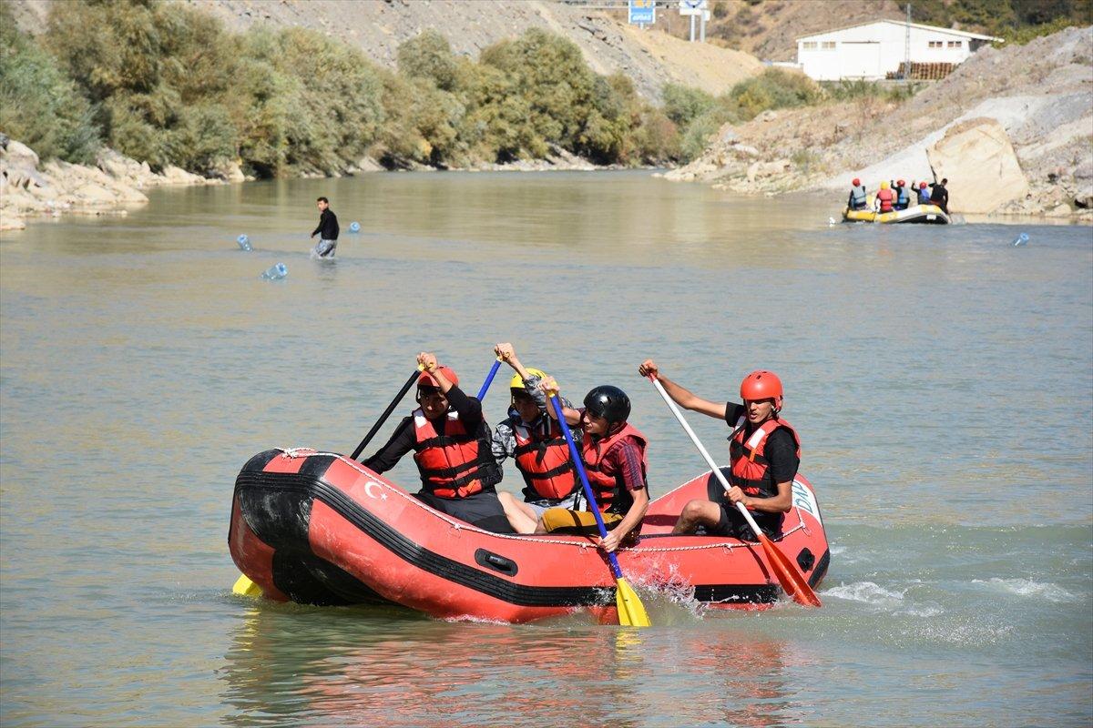 Hakkari'deki Zap Suyu, sporcuları Türkiye Rafting Şampiyonası'na hazırlıyor