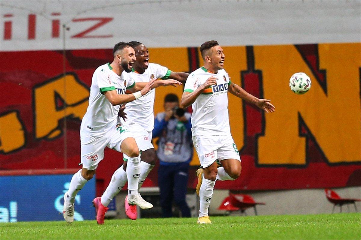 Galatasaray'ı yıkan Davidson gol krallığında zirvede