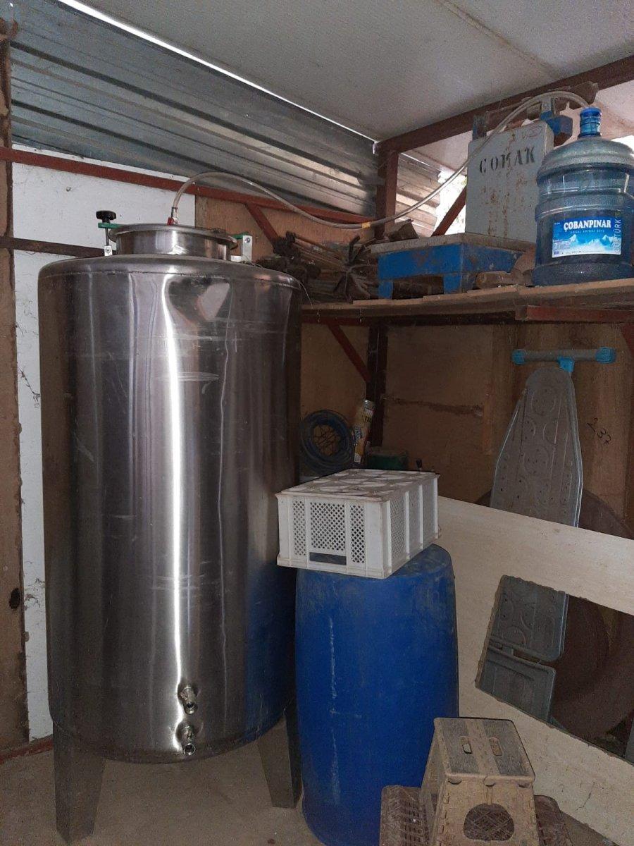 Tekirdağ'da çiftlikte 1 ton sahte içki ele geçirildi