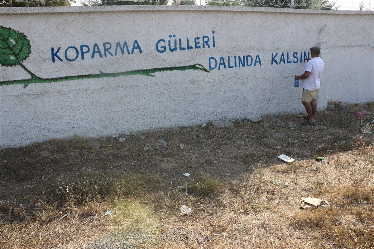 Adanalı ressamın çizimleri sokakları süslüyor