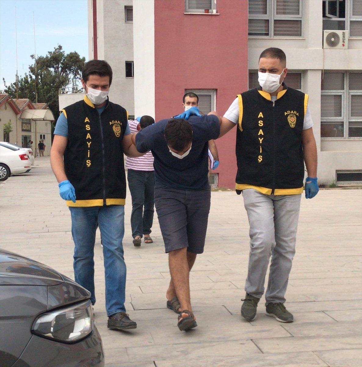 Adana'da hırsızlar, otomobildeki külçe altınları çaldı