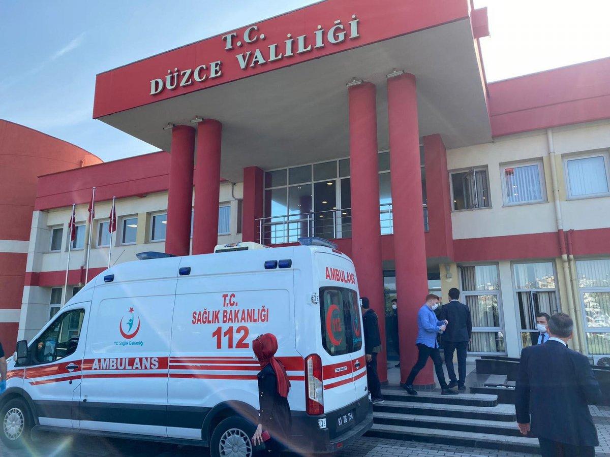 Düzce Valiliği'nde biber gazı patladı, personel tahliye edildi