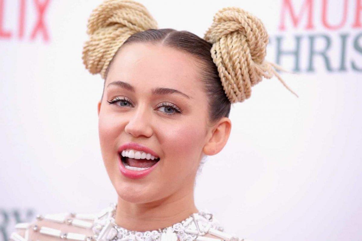 Miley Cyrus: Ufolar tarafından kovalandım