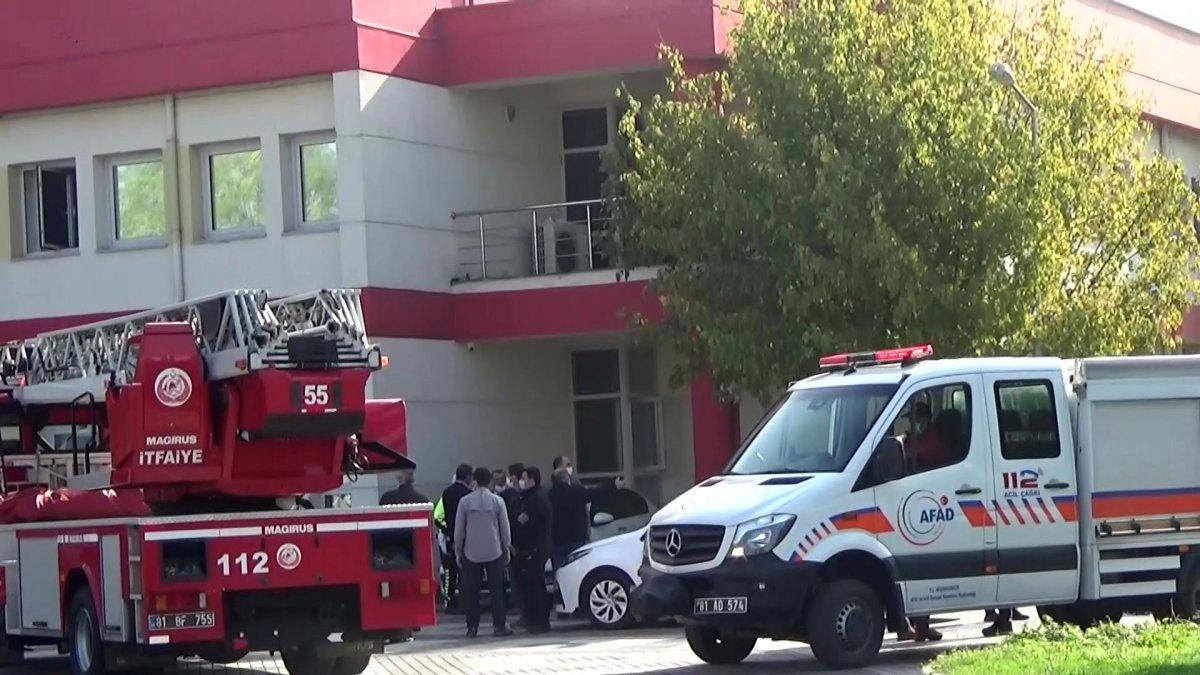 Düzce Valiliği'nde biber gazı patladı, personel tahliye edildi