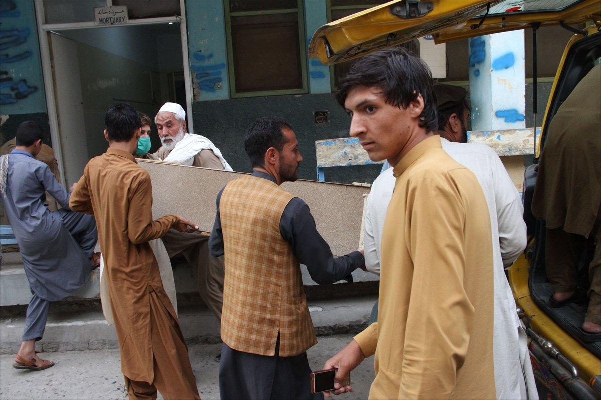 Afganistan'da vize için toplanan kalabalıkta izdiham: 11 kadın öldü