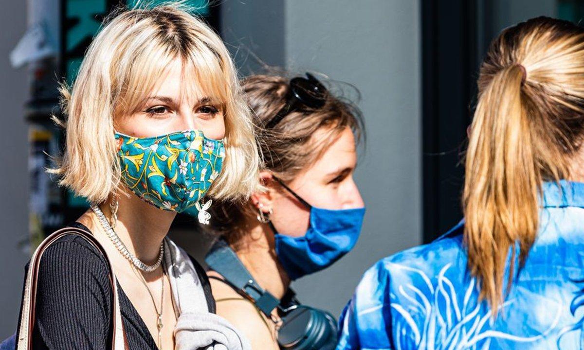 Berlin'de ilk kez sokakta maske zorunluluğu geldi