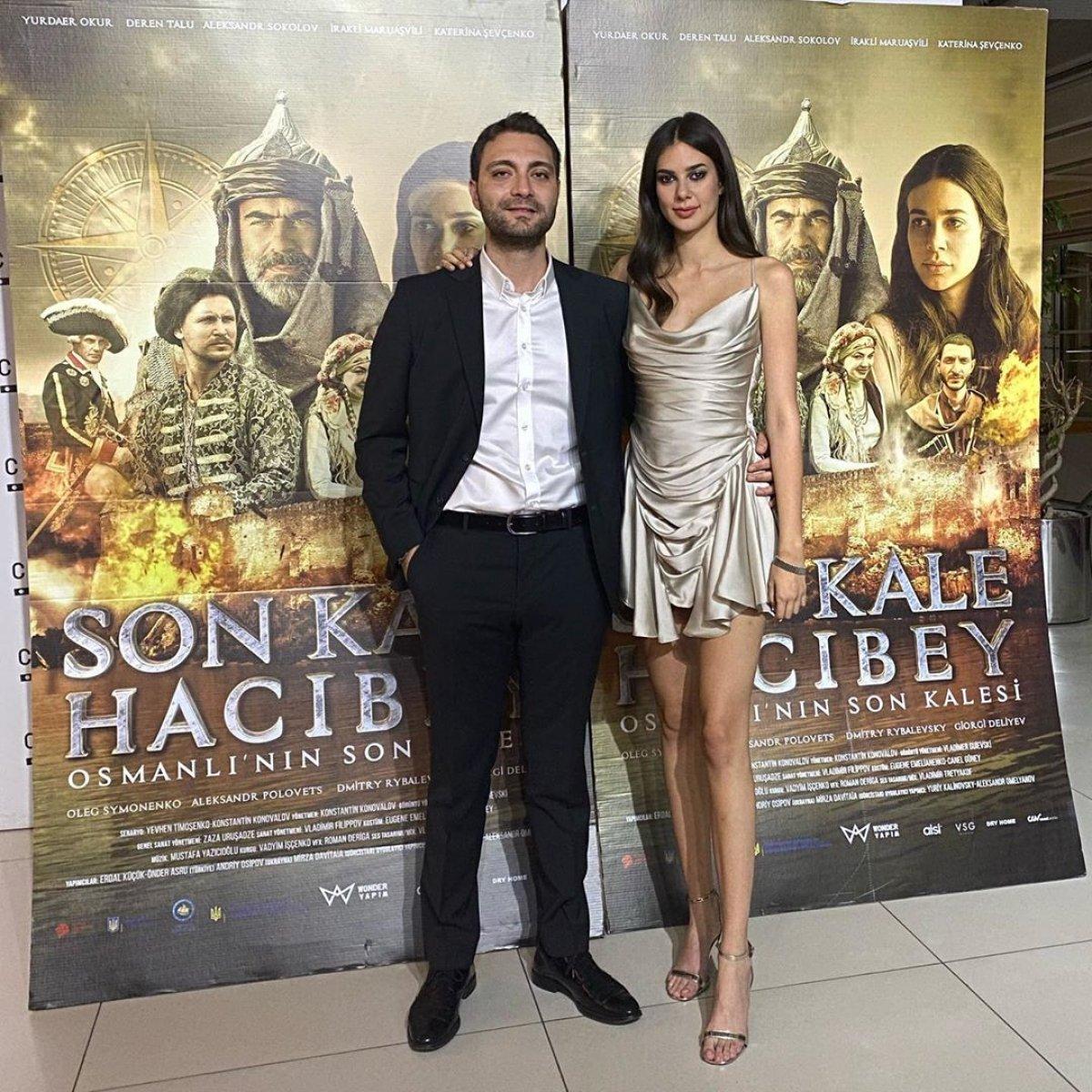 Defne Samyeli, kızlarıyla galaya gitti