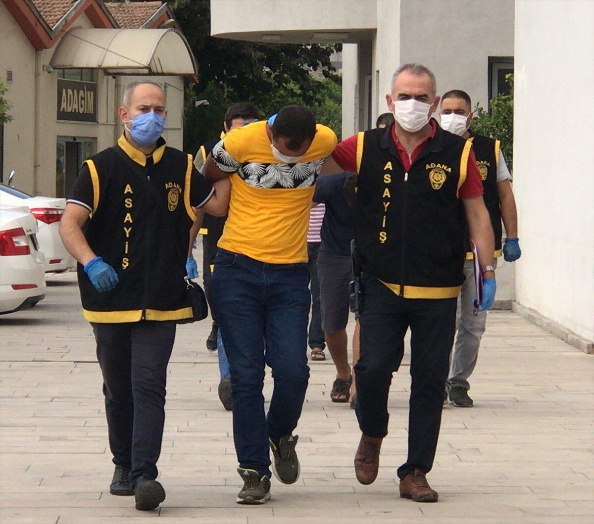 Adana'da hırsızlar, otomobildeki külçe altınları çaldı