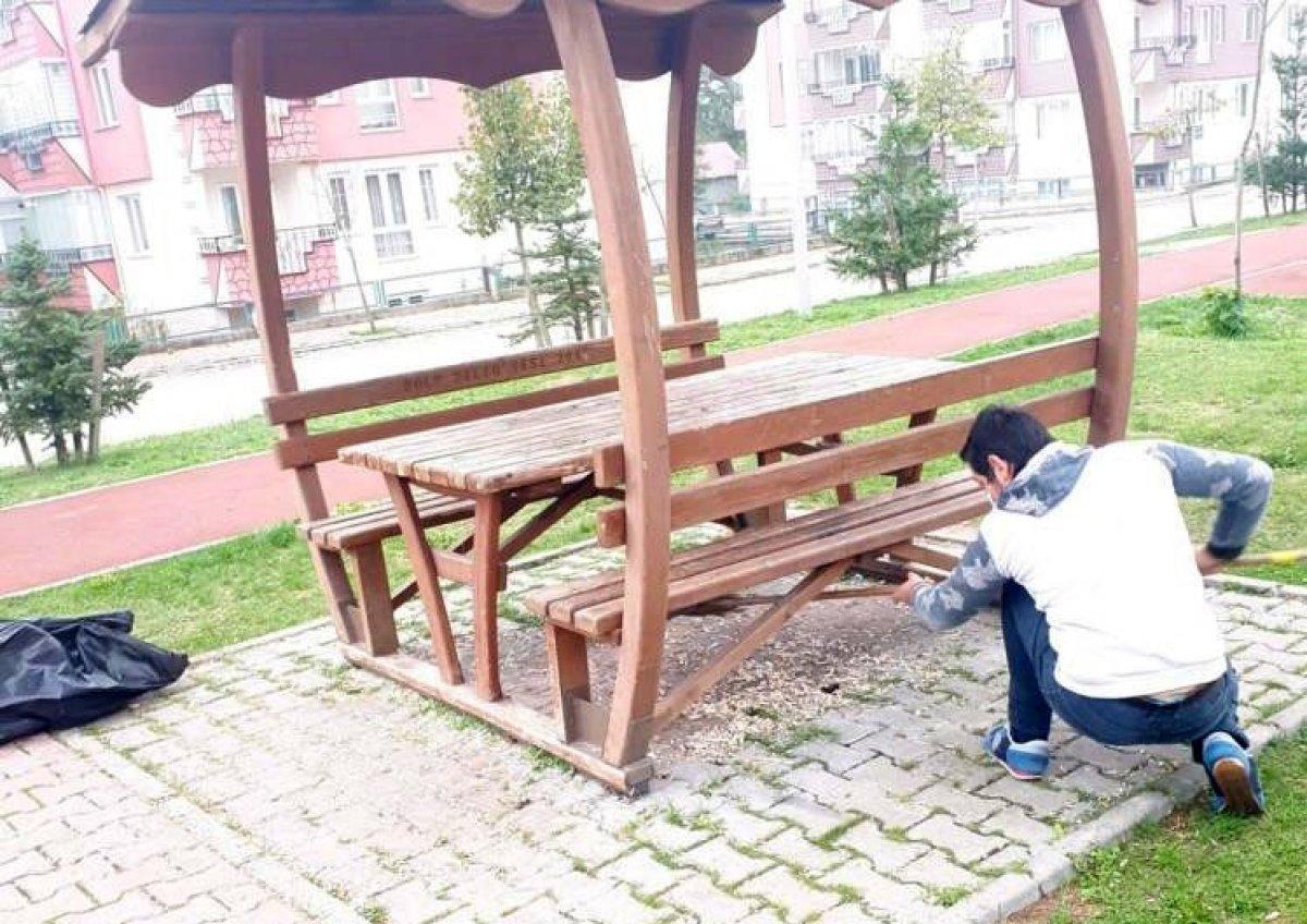 Bolu’da çöplerini bıraktığı parkta cüzdanını unutan gence ibretlik ceza