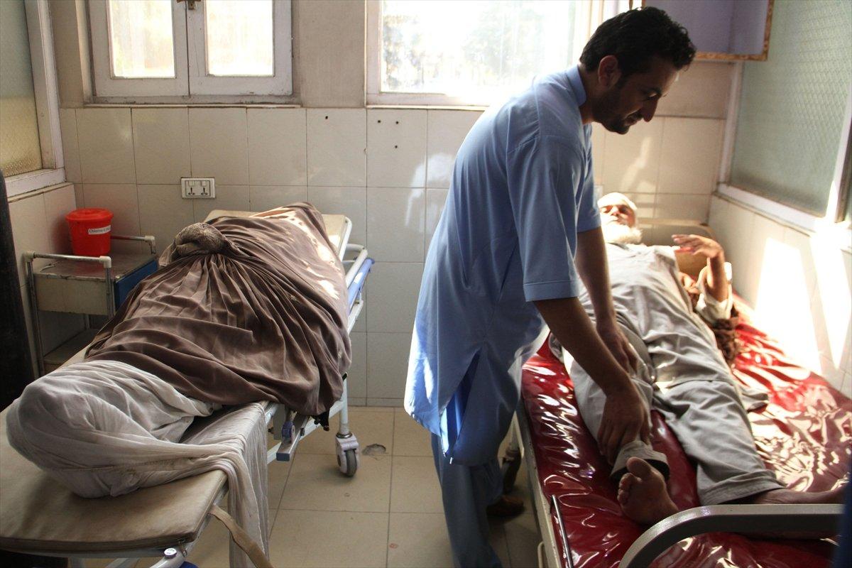 Afganistan'da vize için toplanan kalabalıkta izdiham: 11 kadın öldü