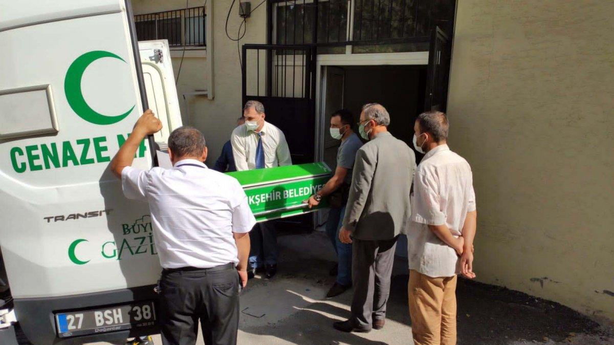 Gaziantep’te yolun karşısına geçmeye çalışan yaşlı kadına otomobil çarptı