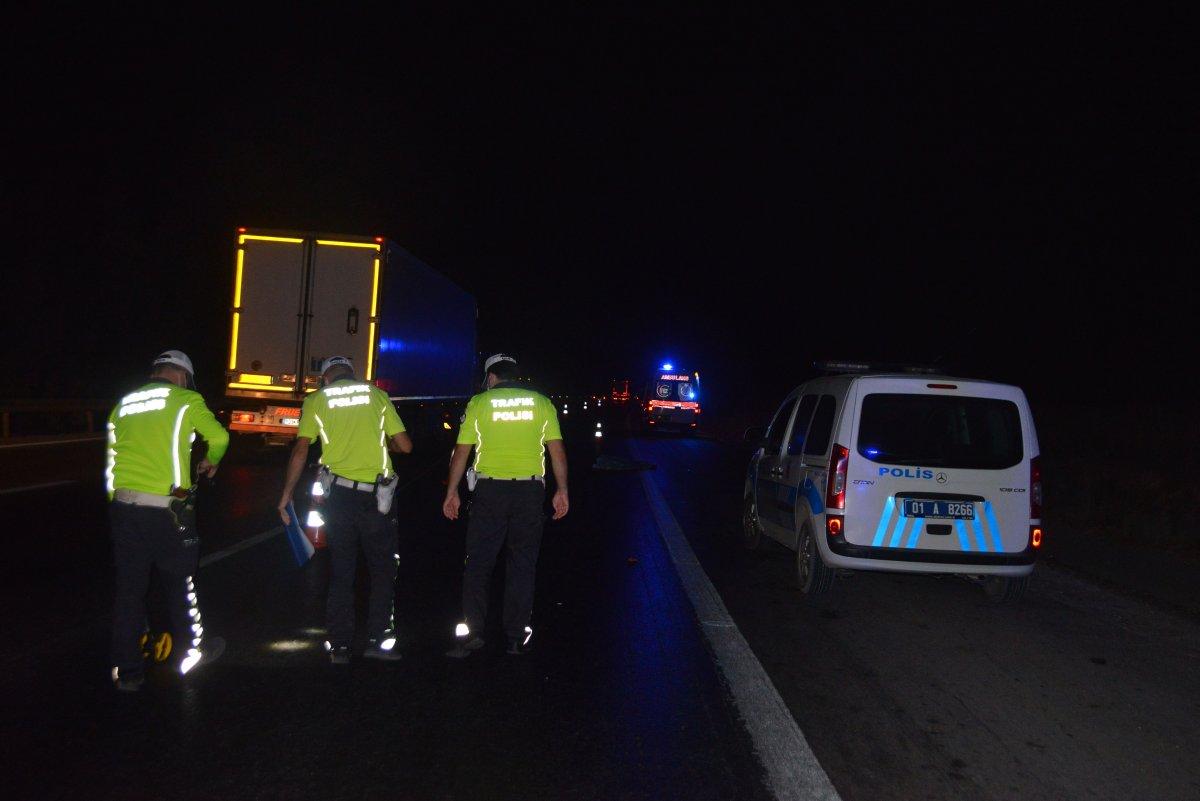 Adana'da yolun karşısına geçecekti: Birçok araç çarptı