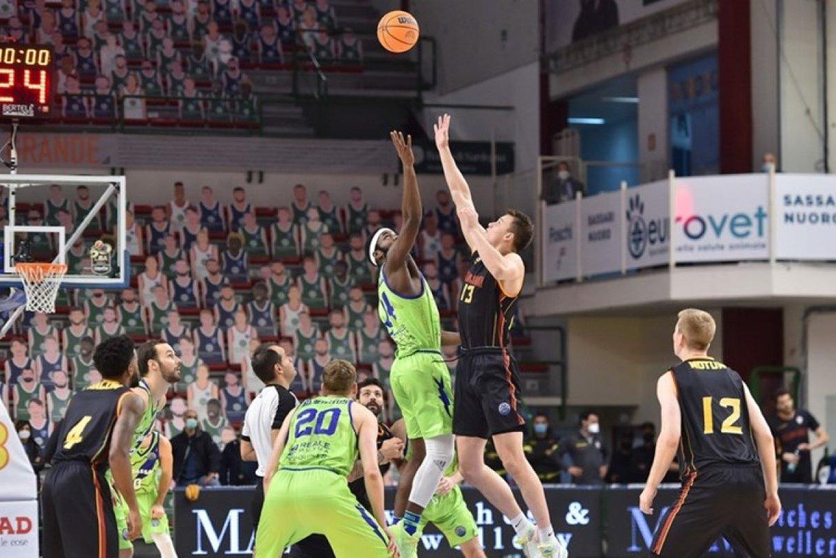 Galatasaray Şampiyonlar Ligi'nde Dinamo Sassari'ye yenildi