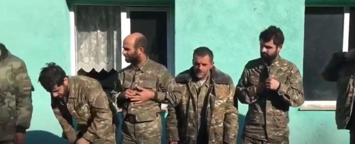Azerbaycan ordusu esir alınan Ermeni askerlere 'Karabağ Azerbaycan' dedirtti