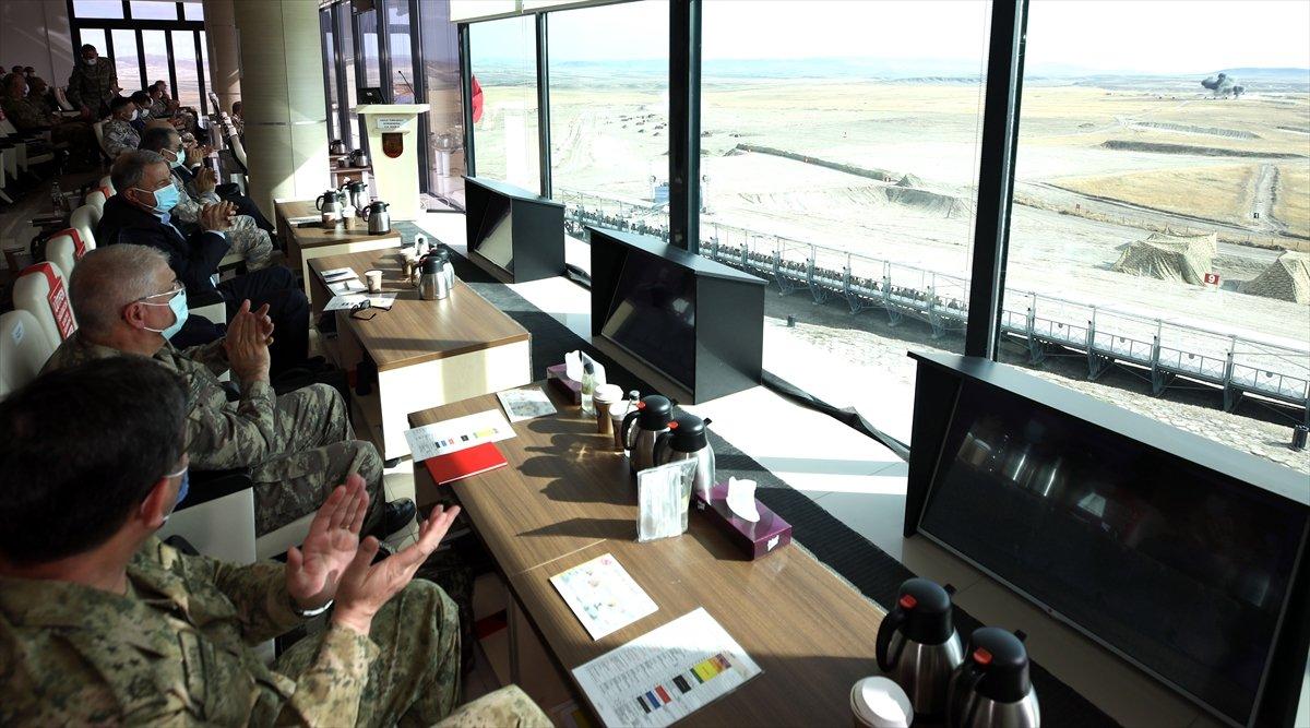 Hulusi Akar: Mehmetçik, 'girilemez' denilen yerlere girdi