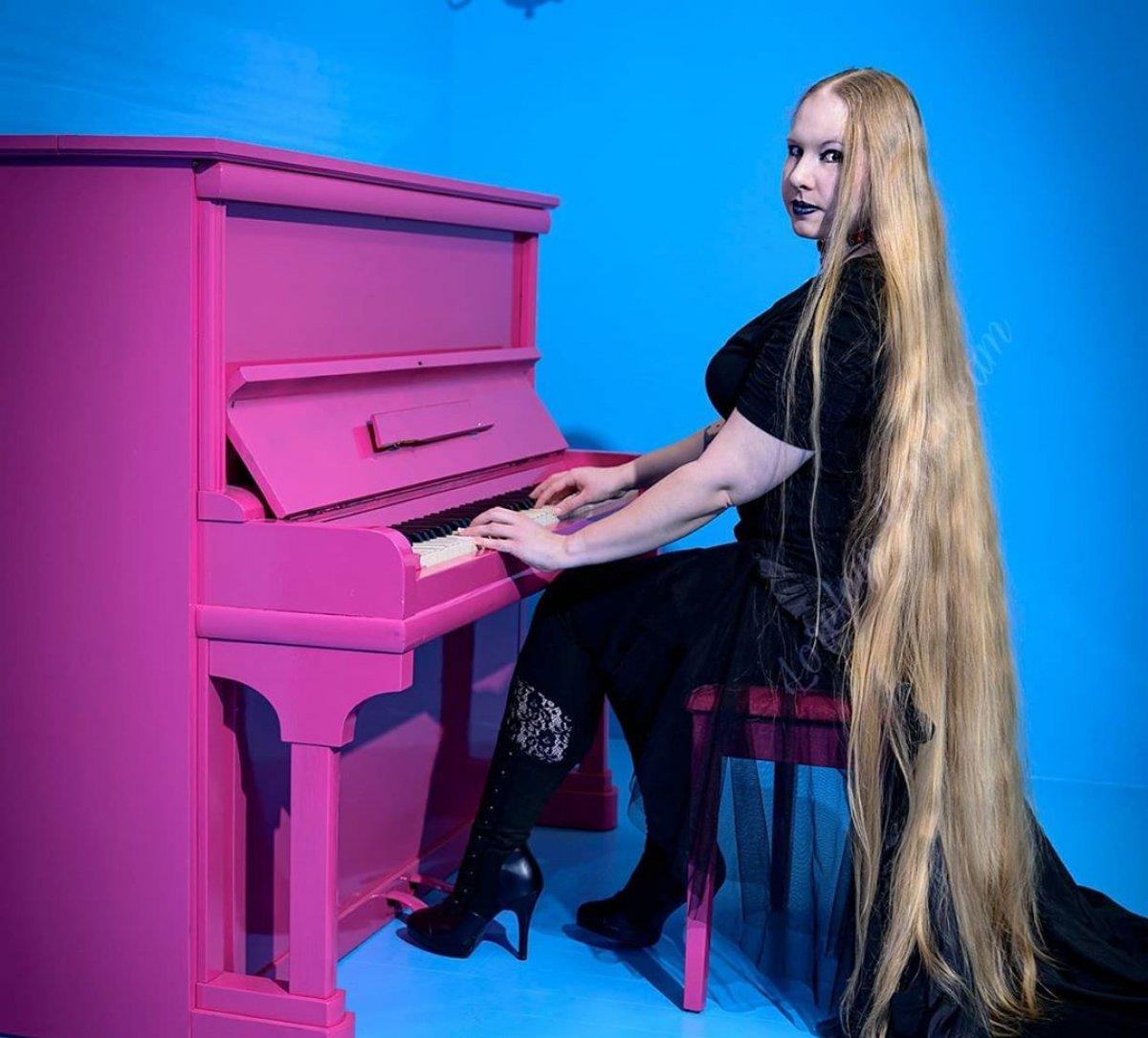 Alman Rapunzel, 16 yaşından beri saçını kesmiyor