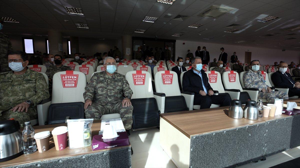 Hulusi Akar: Mehmetçik, 'girilemez' denilen yerlere girdi