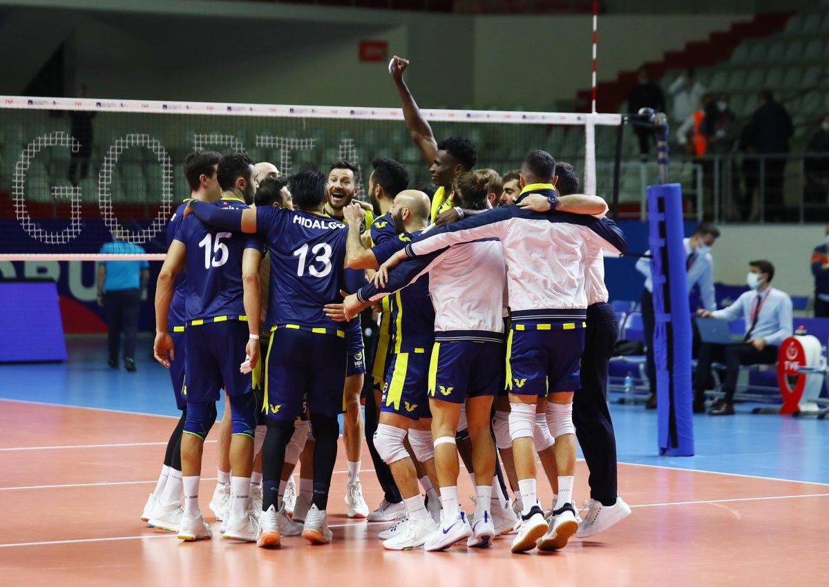 Fenerbahçe, voleybol derbisinde Galatasaray'ı yendi
