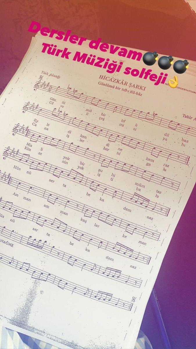 Simge Sağın'ın okulu açıldı