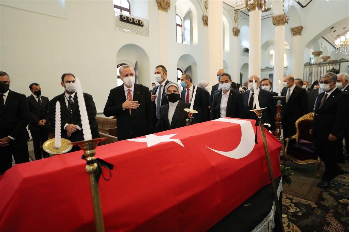 AK Parti İstanbul Milletvekili Markar Esayan için Ermeni Patrikanesi'nde cenaze töreni düzenlendi