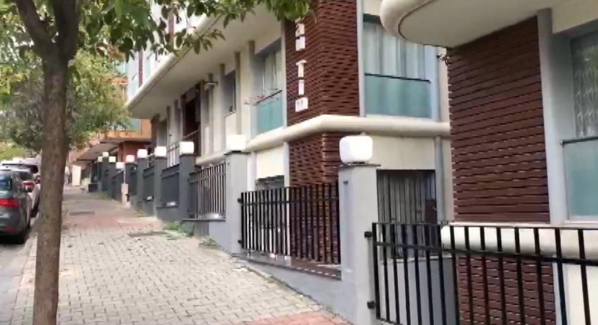 Kağıthane'de çaldıkları ayakkabıları kazaklarının altına soktular