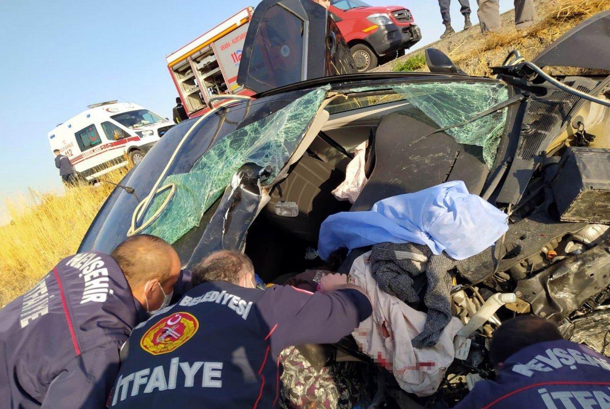 Nevşehir'de otomobil şarampole yuvarlandı: 1 ölü, 2 yaralı