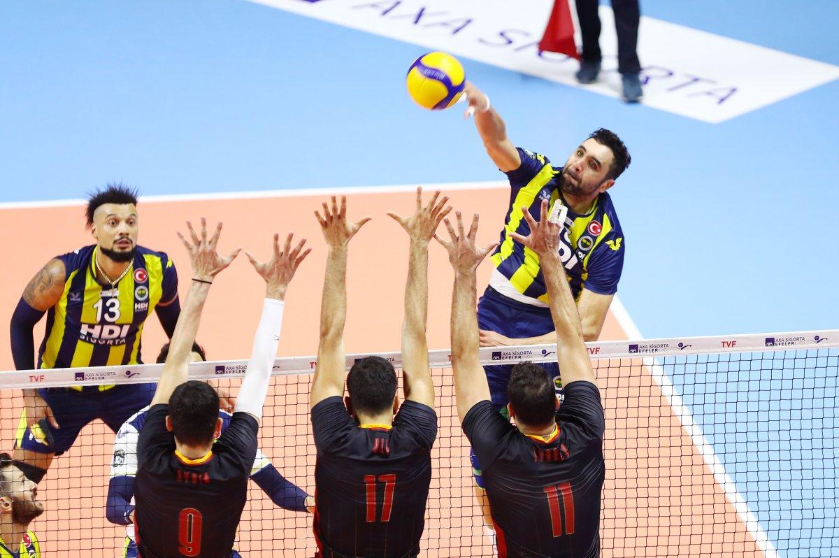 Fenerbahçe, voleybol derbisinde Galatasaray'ı yendi