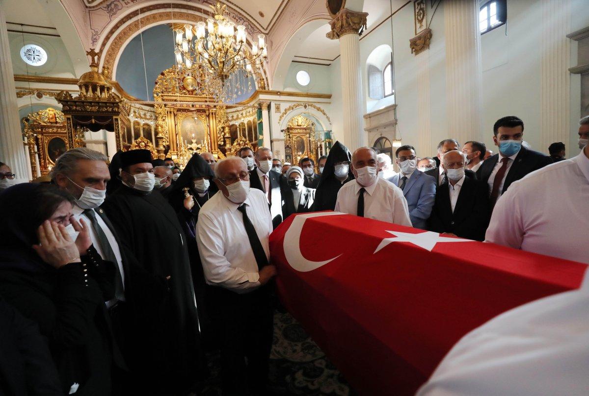 AK Parti İstanbul Milletvekili Markar Esayan için Ermeni Patrikanesi'nde cenaze töreni düzenlendi