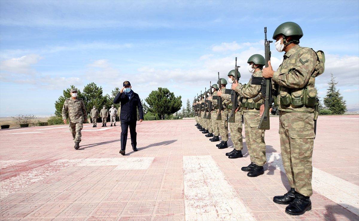 Hulusi Akar: Mehmetçik, 'girilemez' denilen yerlere girdi