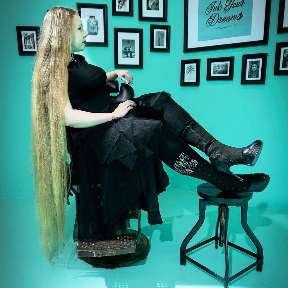 Alman Rapunzel, 16 yaşından beri saçını kesmiyor