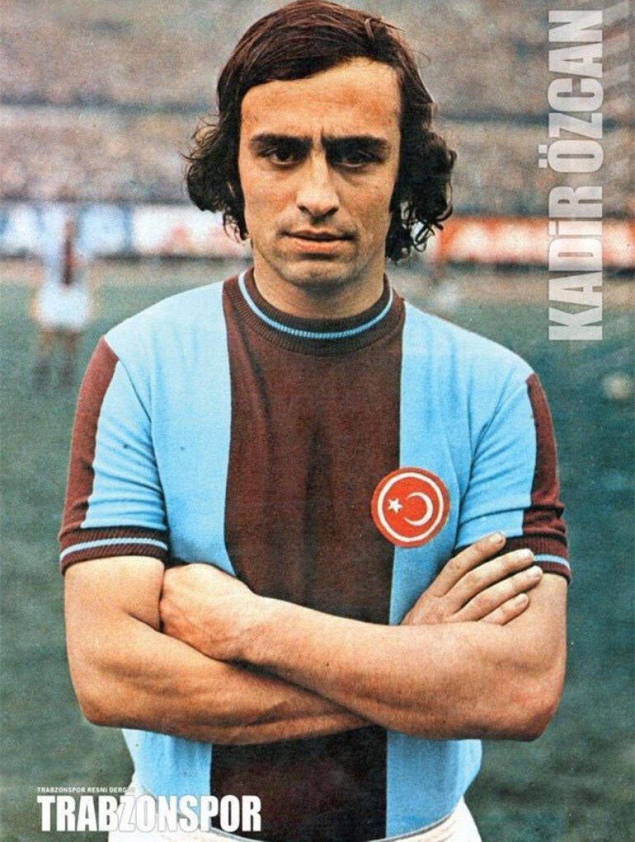 Eddie Newton, Kadir Özcan'ın mezarı başında dua etti