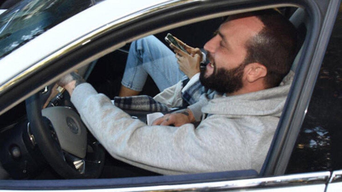 Berkay, yeni arabasını gösterdi