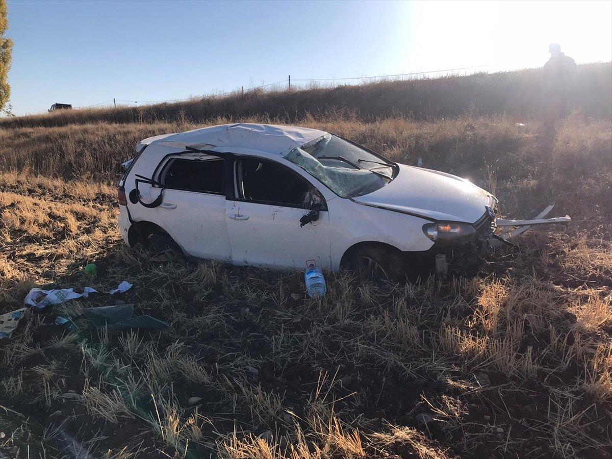 Sivas'ta otomobil şarampole devrildi: 18 yaşındaki genç öldü