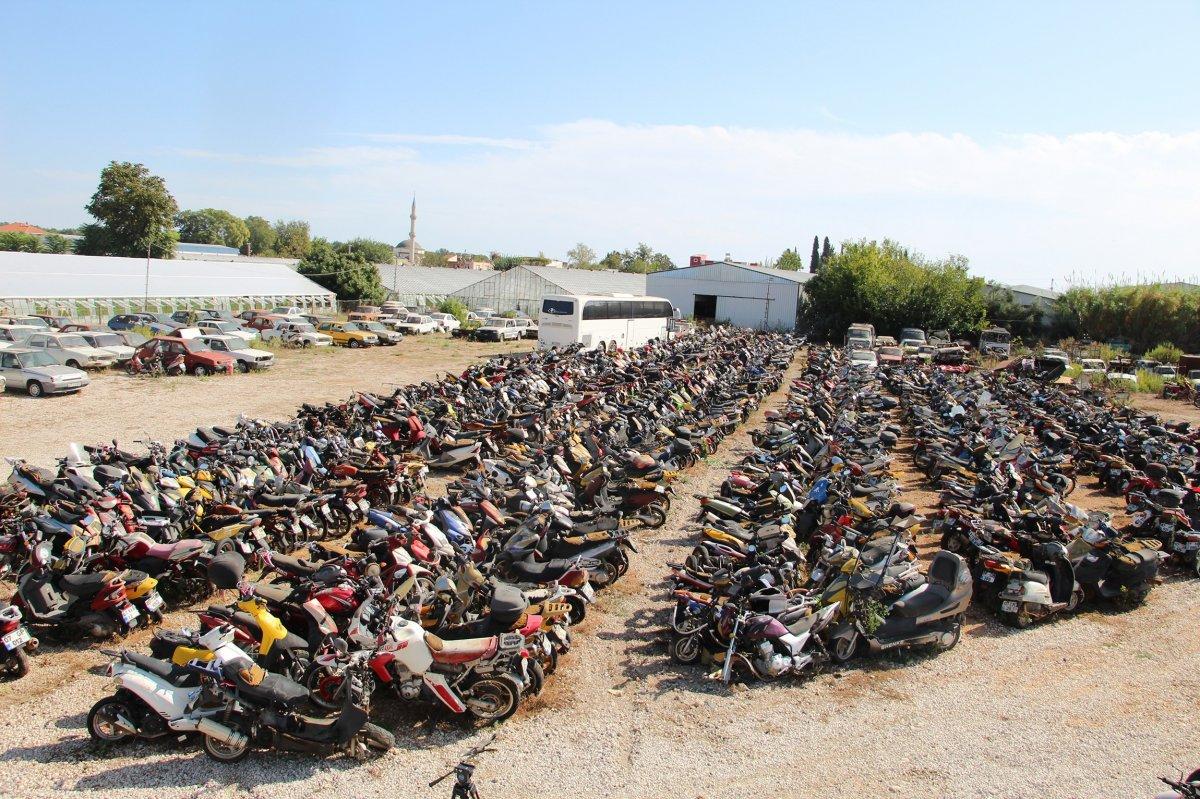 Yediemin otoparkları unutulmuş araçlarla dolu