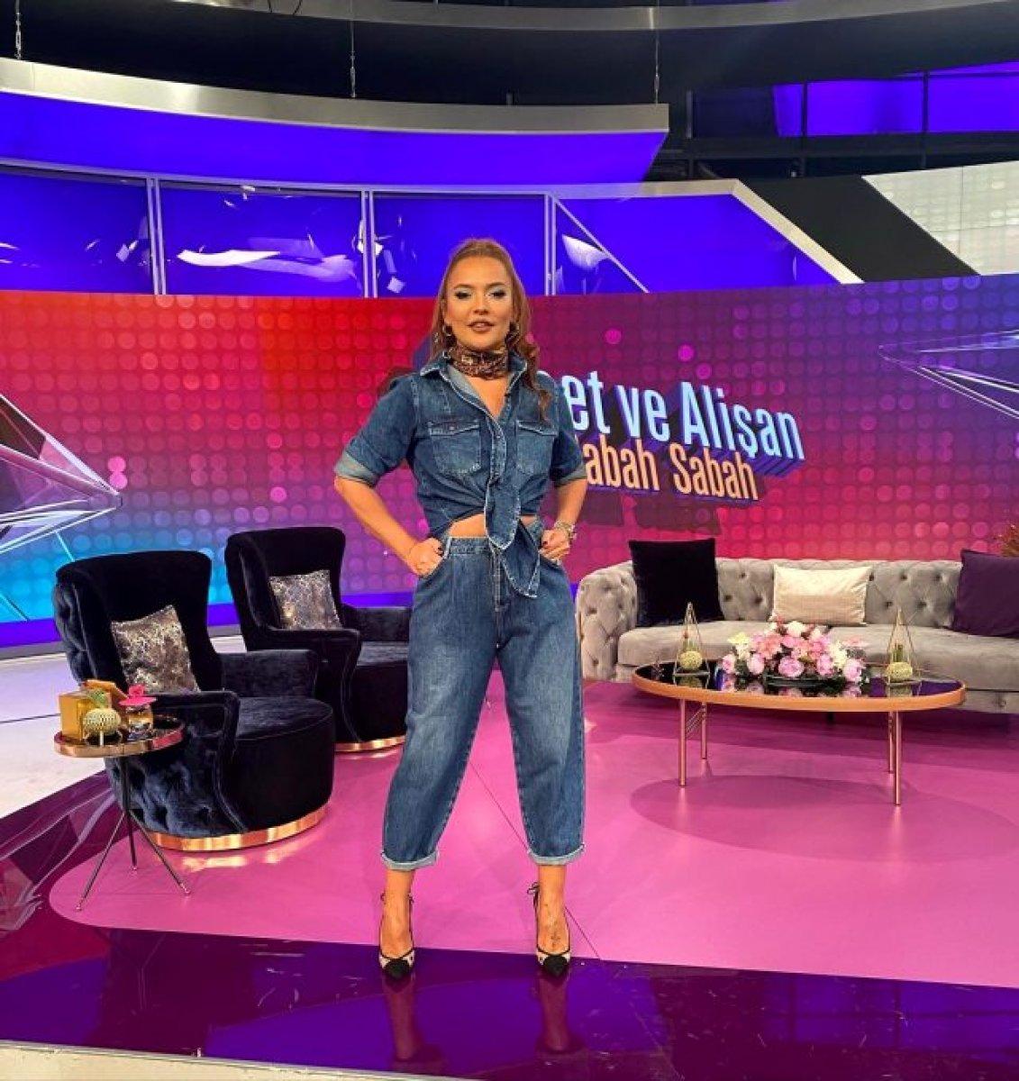 Demet Akalın: İnsan bir erkeğin gücünü istiyor