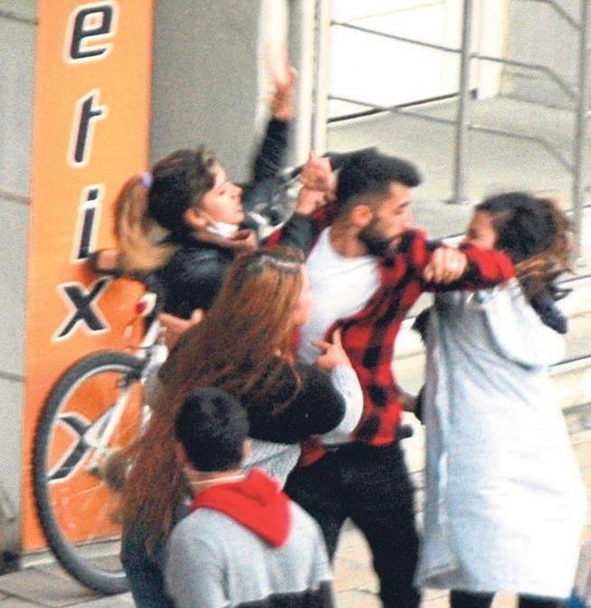 Denizli'de 3 kızın erkek kavgası