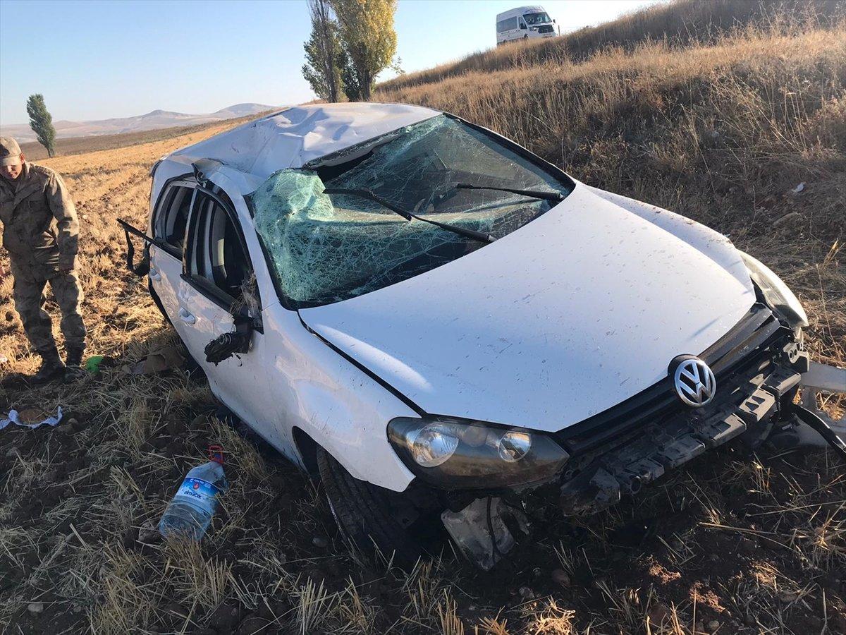 Sivas'ta otomobil şarampole devrildi: 18 yaşındaki genç öldü