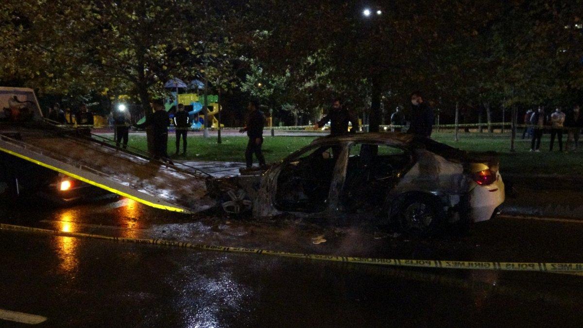 Kartal’da lüks otomobil cayır cayır yandı