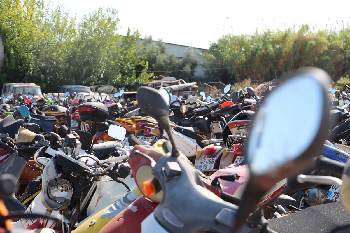 Yediemin otoparkları unutulmuş araçlarla dolu