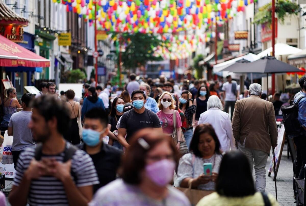 İngiltere'de son 24 saatte 20 bin 530 yeni vaka