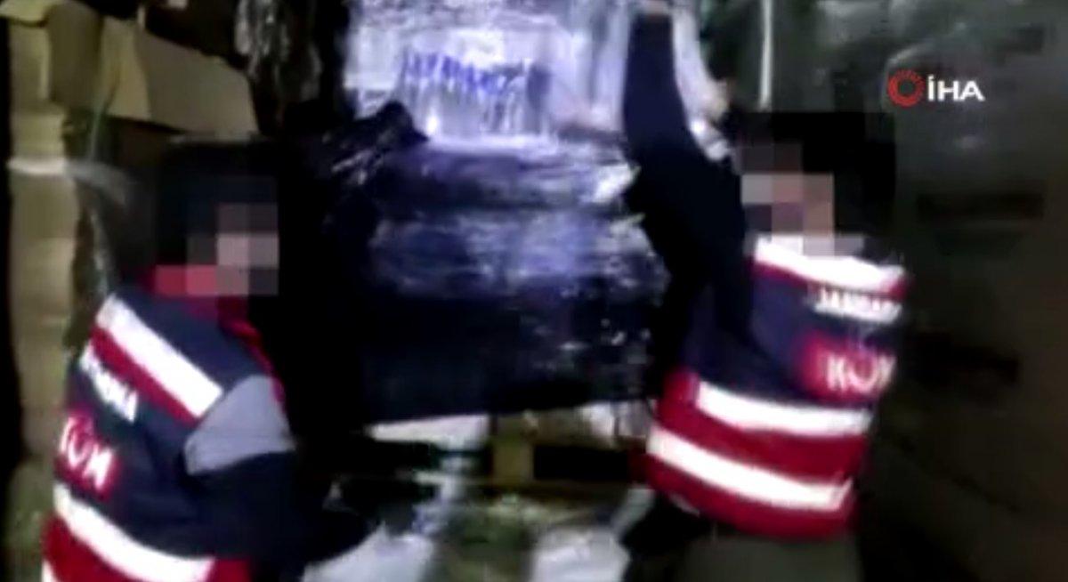 Arnavutköy’de 2,5 ton sahte rakı ele geçirildi