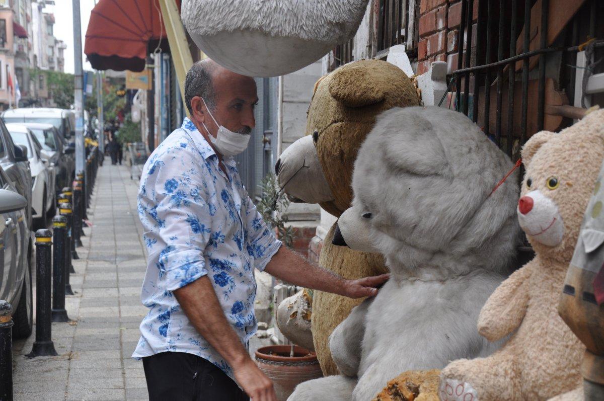Kadıköy'de ilk oyuncağını 40 yaşında alan adam, evini oyuncaklarla donattı
