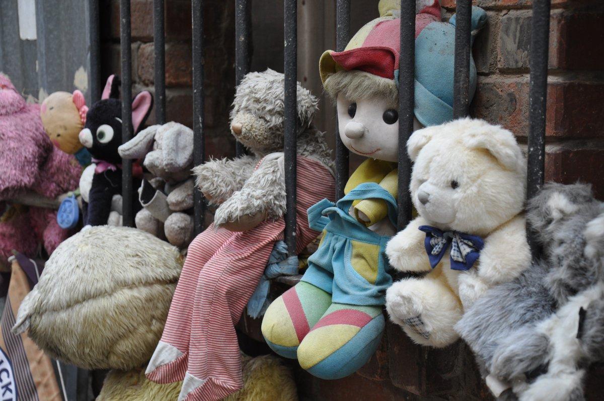 Kadıköy'de ilk oyuncağını 40 yaşında alan adam, evini oyuncaklarla donattı